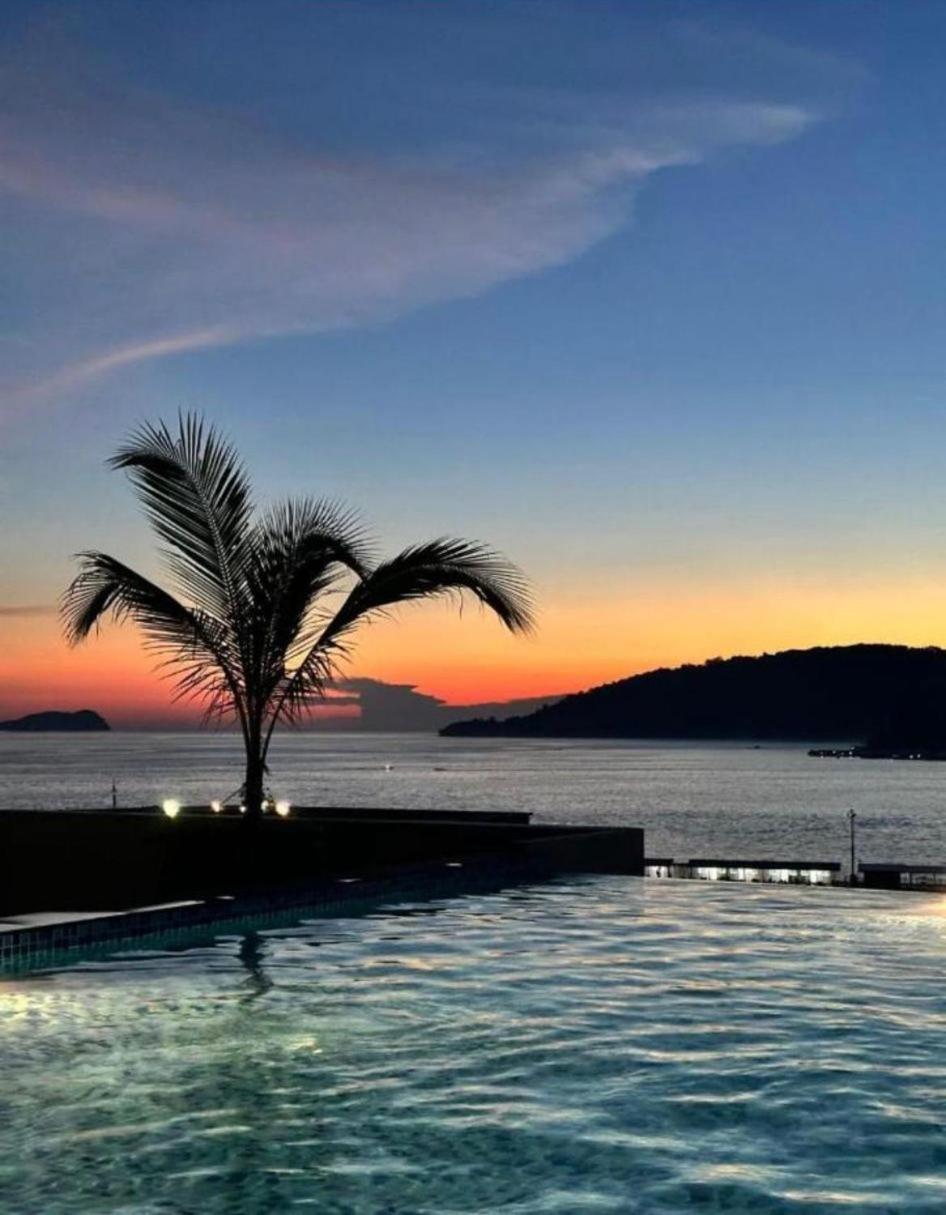 Appartamento Sunset View Jesselton Quay Near Jesselton Point Near Suria Sabah Near Gaya Street Kota Kinabalu Esterno foto
